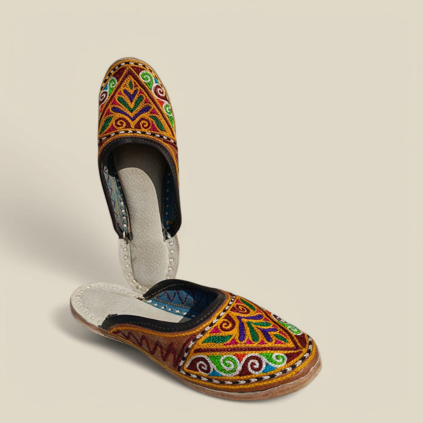 Tilla Embroidered Jutti