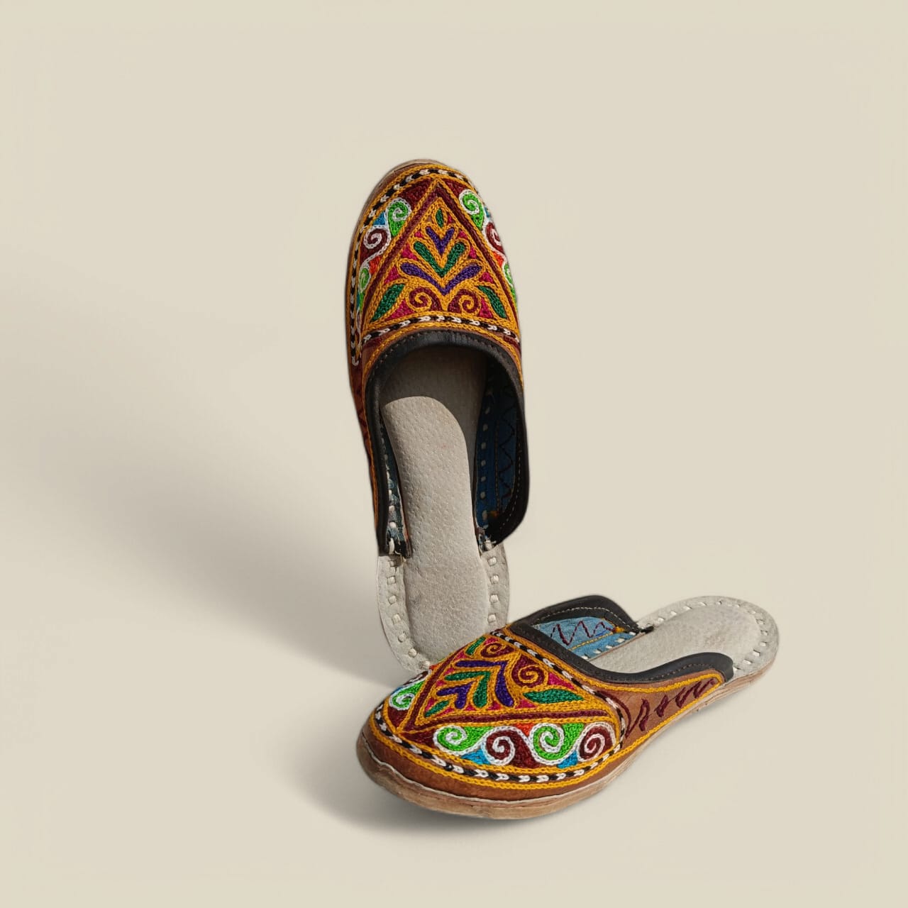 Tilla Embroidered Jutti